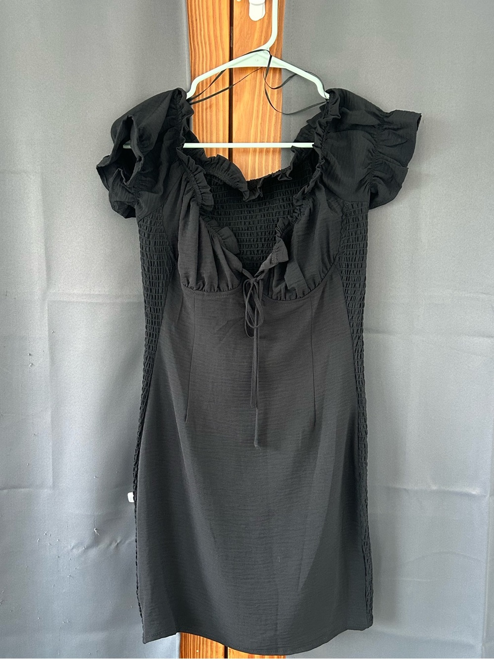 Love Tree Women’s Black Mini Dress Puff Flutter Sleeves Ruched Panels Size M